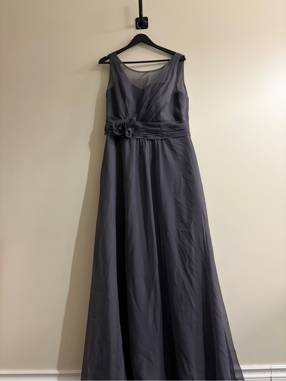DaVinci Charcoal Gray Sleeveless Chiffon Maxi Dress with Floral Waist